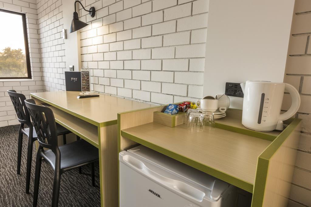 Boomerang Hotel Lavington Dış mekan fotoğraf