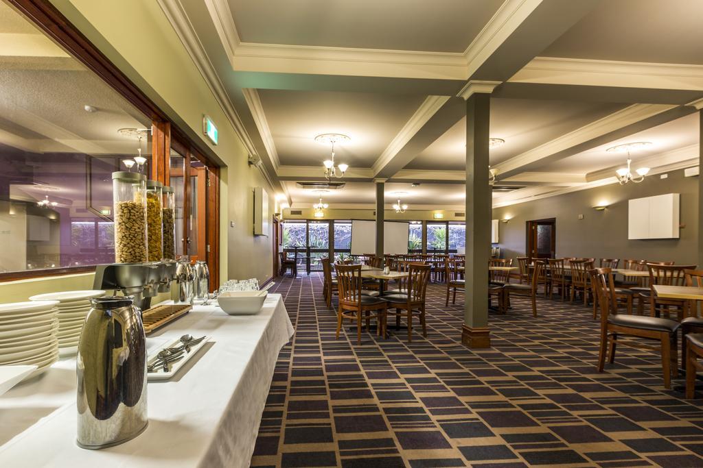 Boomerang Hotel Lavington Dış mekan fotoğraf