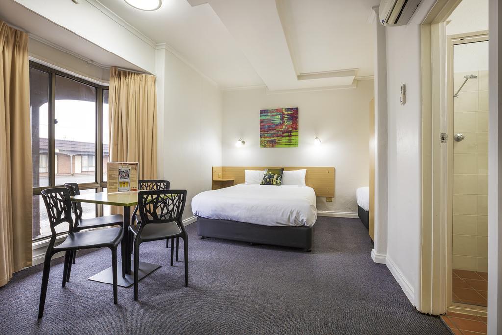 Boomerang Hotel Lavington Dış mekan fotoğraf