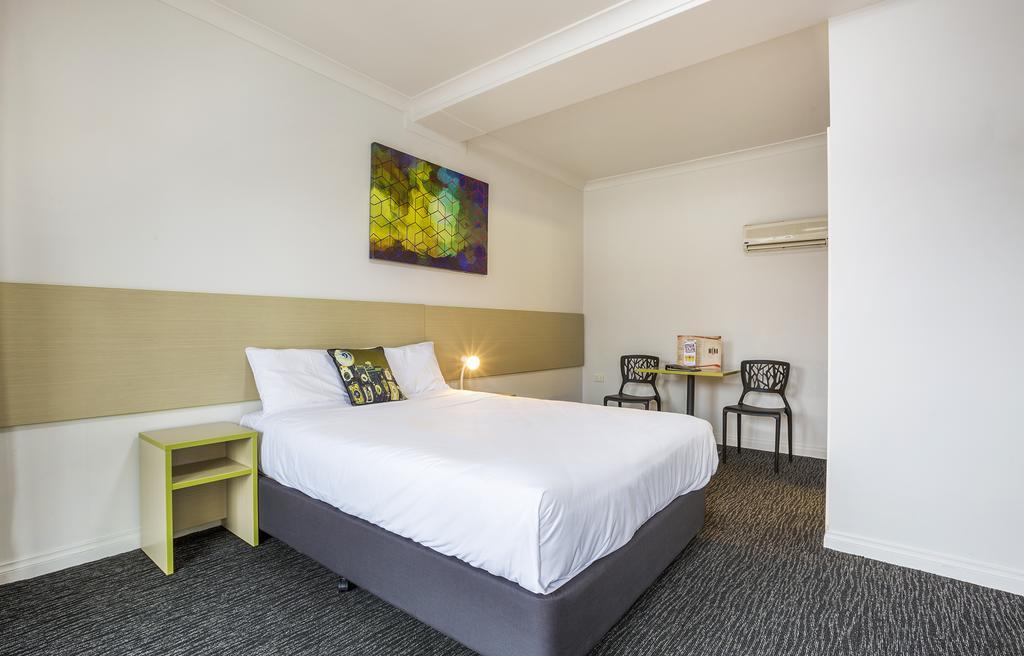 Boomerang Hotel Lavington Dış mekan fotoğraf