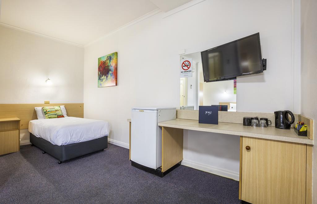 Boomerang Hotel Lavington Dış mekan fotoğraf