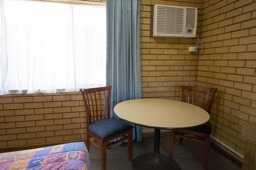 Boomerang Hotel Lavington Dış mekan fotoğraf