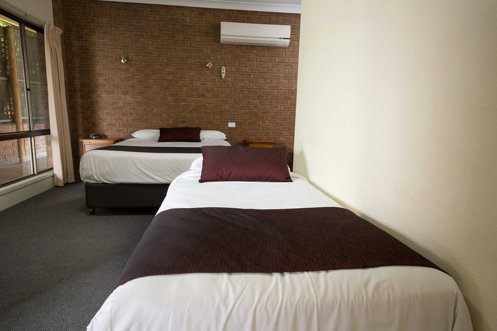 Boomerang Hotel Lavington Dış mekan fotoğraf