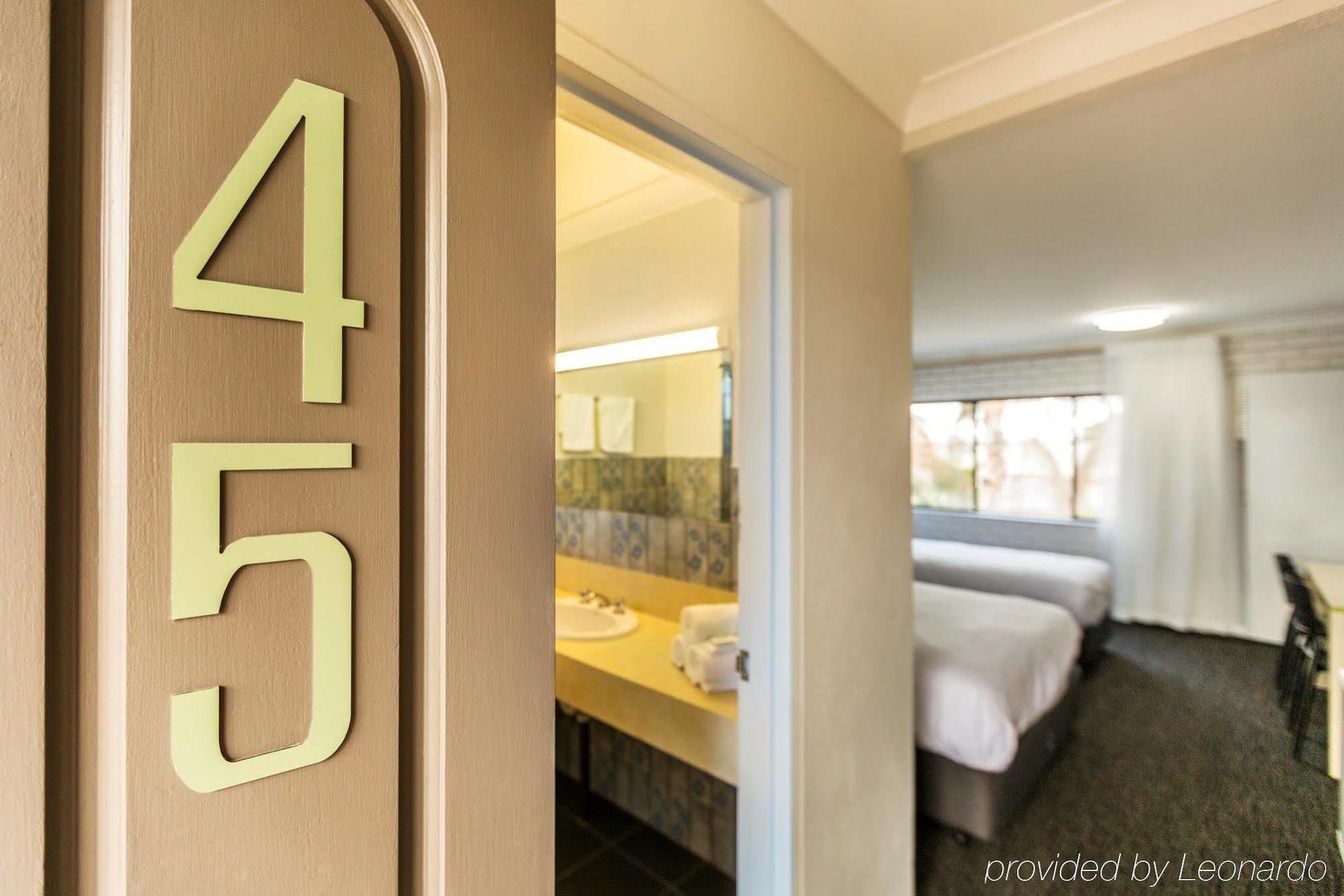 Boomerang Hotel Lavington Dış mekan fotoğraf