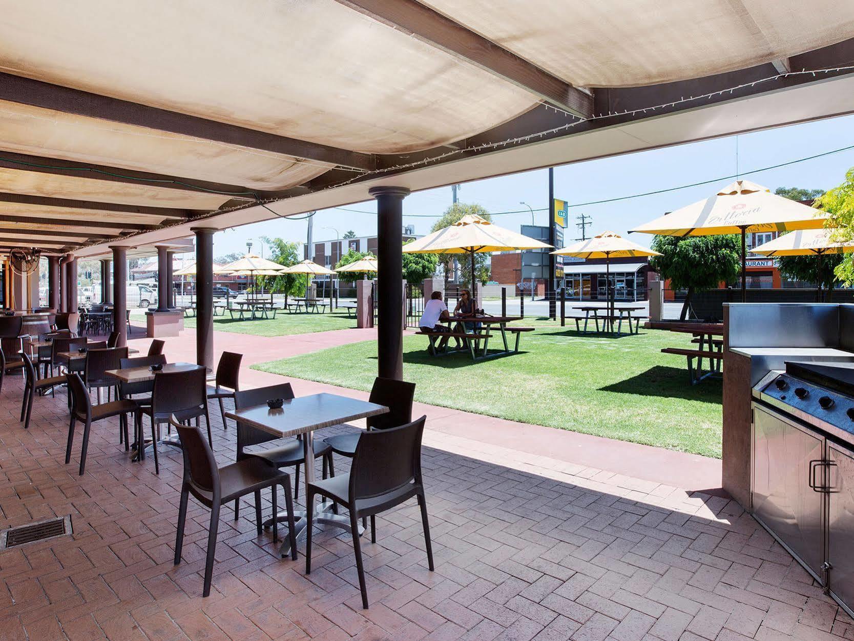 Boomerang Hotel Lavington Dış mekan fotoğraf